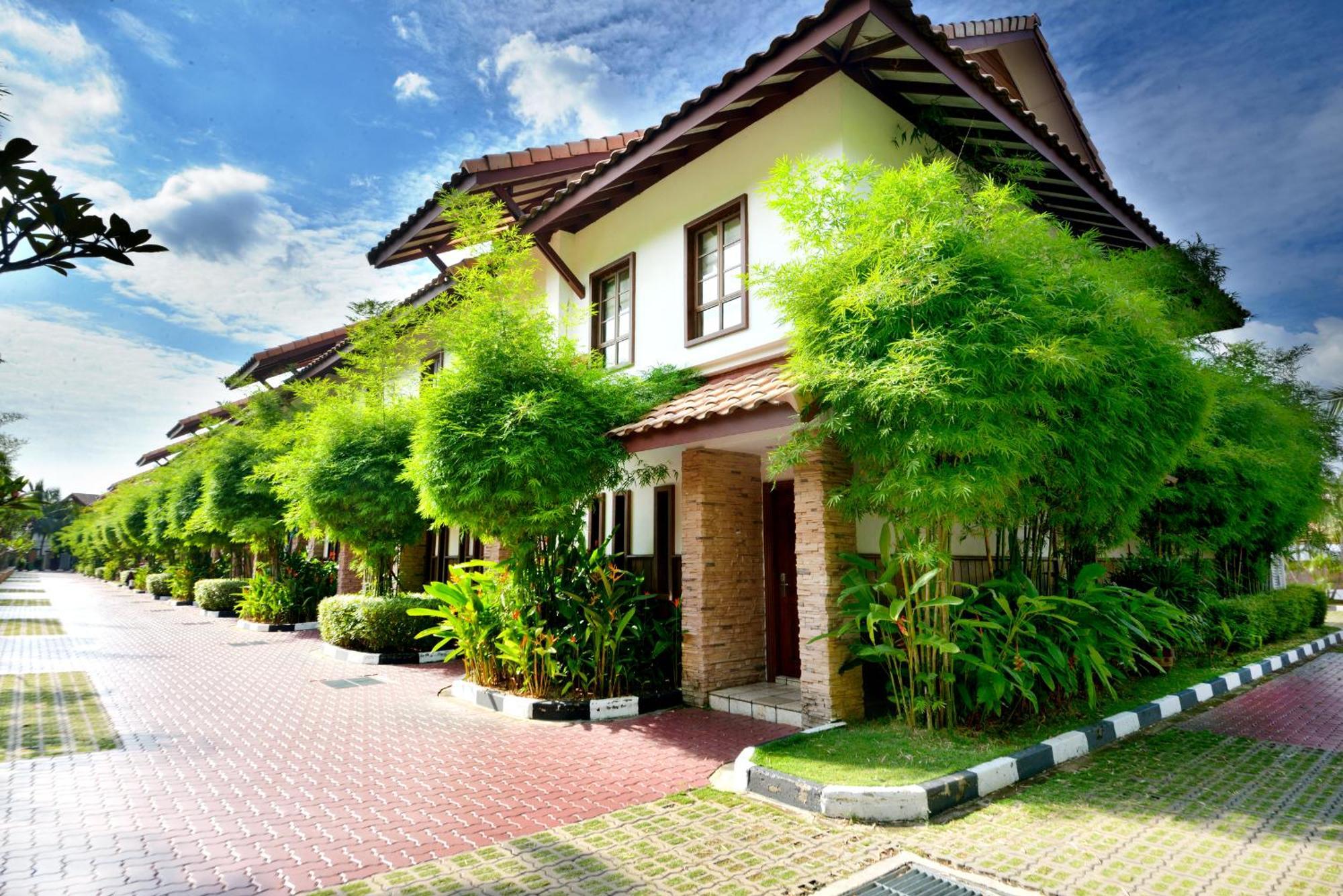 Grand Lexis Port Dickson Hotel Exterior photo Residential area in Nilai