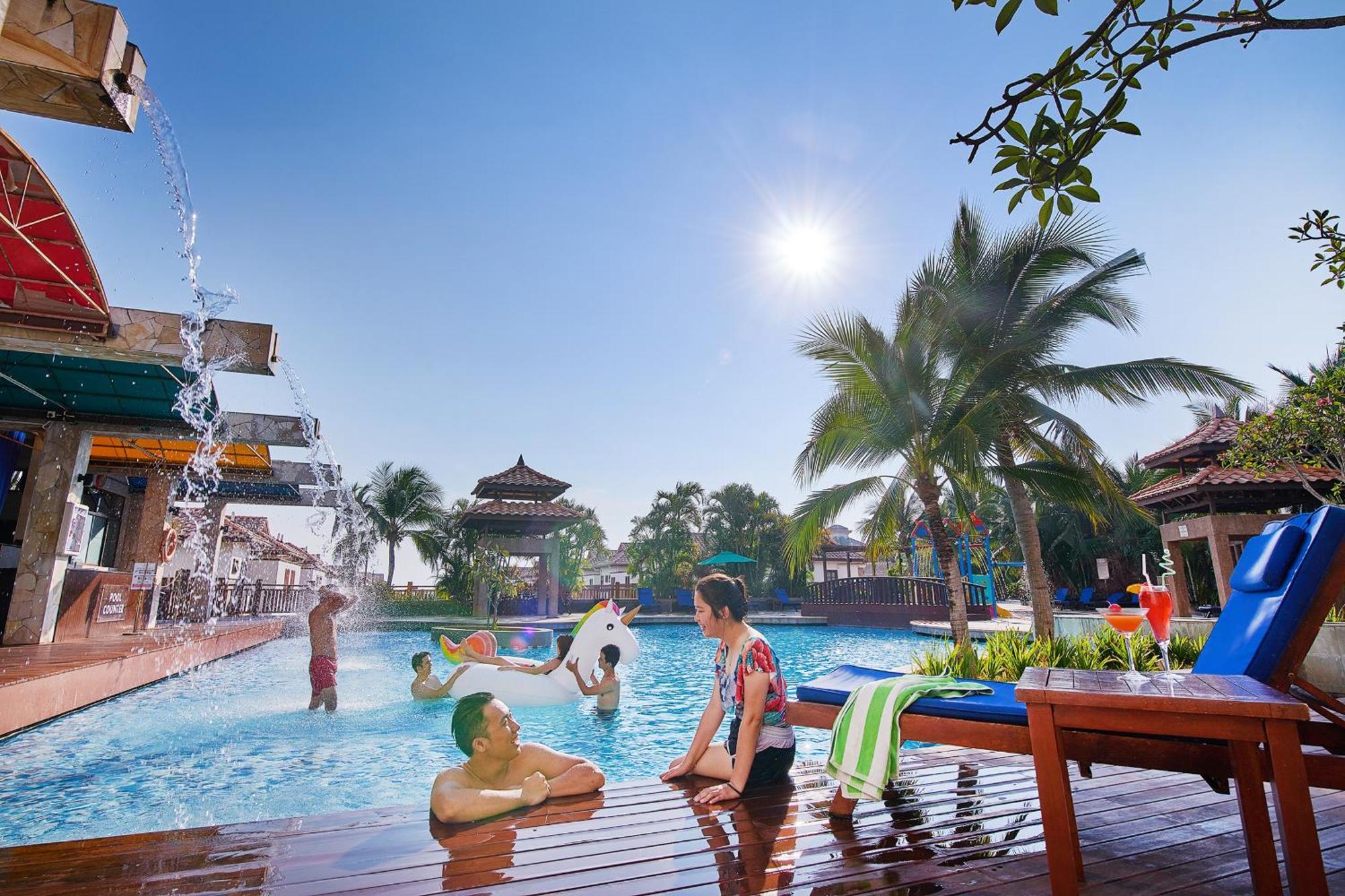 Grand Lexis Port Dickson Hotel Exterior photo The swimming pool at the resort